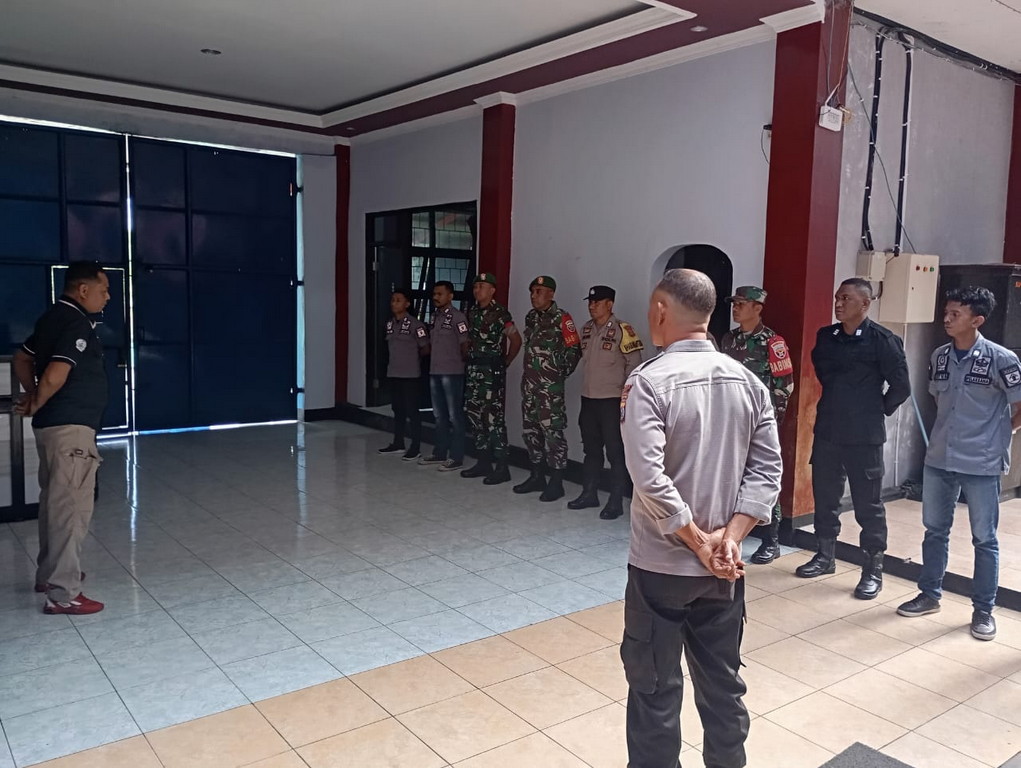 Pencegahan dan Pemberantasan Penyalahgunaan dan Peredaran Gelap Narkotika (P4GN), Lapas Lembata Laksanakan Geledah Bersama TNI-POLRI dan Tes Urine Warga Binaan