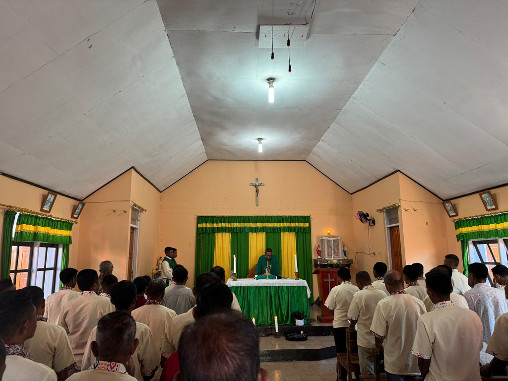 Syukuran Hari Ulang Tahun Legio Maria Ke-103 Tahun, Legio Maria Dewan Kuria Maria Ratu Para lmam Wangatoa Laksanakan Misa Bersama Warga Binaan Dan Pegawai Lapas Lembata